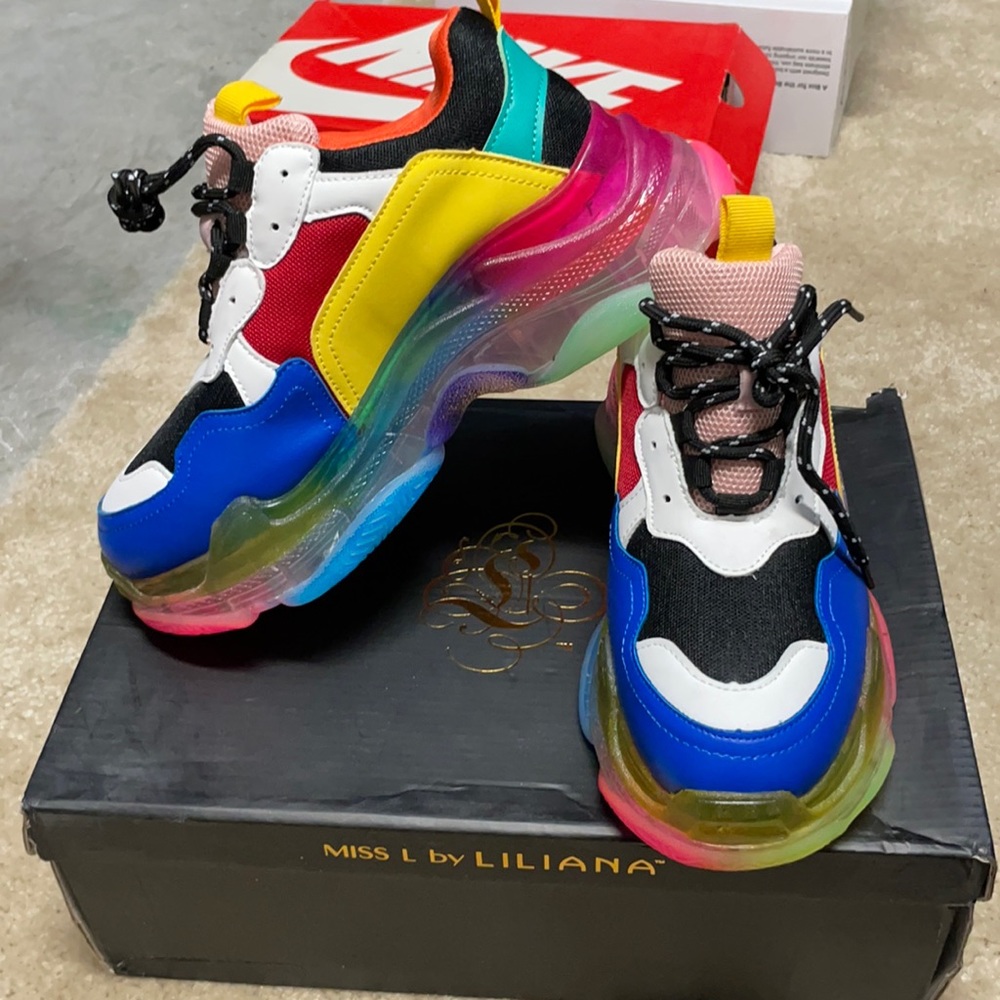 Platform fashion sneakers